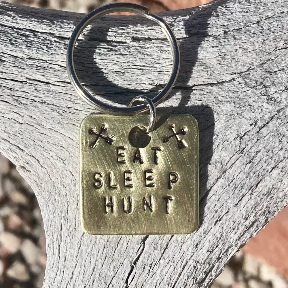 ARTISAN Stamped Brass Key Ring EAT SLEEP HUNT - Picture 4 of 5